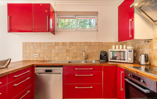 Lou Clapas - Photo 10